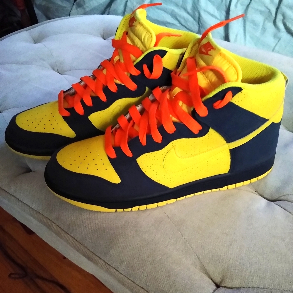 Nike sb Dunk High, "Homer Simpson" release